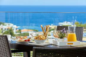 Spacious Villa With Shared Pool and Amazing View