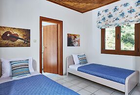 Spacious Villa With Shared Pool and Amazing View