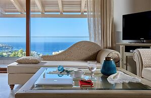 Spacious Villa With Shared Pool and Amazing View