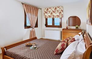 Spacious Villa With Shared Pool and Amazing View