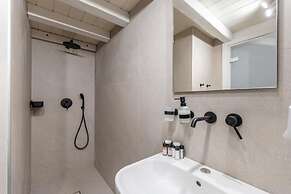 Majo Suites Hotel
