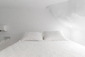 Majo Suites Hotel
