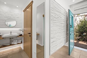Majo Suites Hotel