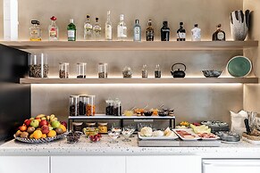 Majo Suites Hotel