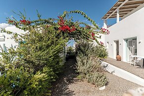 Majo Suites Hotel