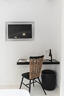 Majo Suites Hotel