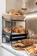 Majo Suites Hotel