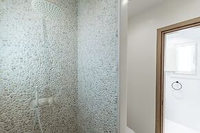 Majo Suites Hotel