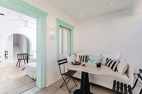 Majo Suites Hotel