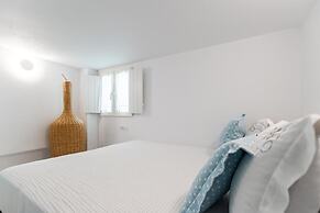 Majo Suites Hotel