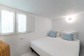 Majo Suites Hotel