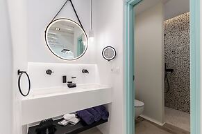 Majo Suites Hotel