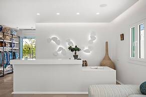 Majo Suites Hotel