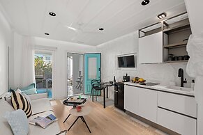 Majo Suites Hotel
