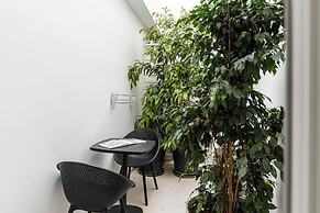 Majo Suites Hotel