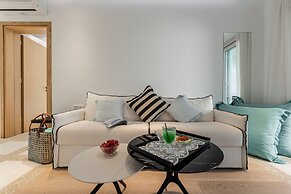 Majo Suites Hotel