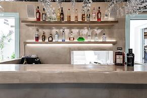 Majo Suites Hotel