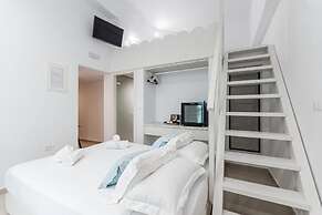 Majo Suites Hotel
