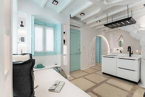 Majo Suites Hotel