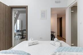 Majo Suites Hotel