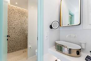 Majo Suites Hotel