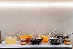 Majo Suites Hotel