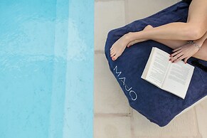 Majo Suites Hotel
