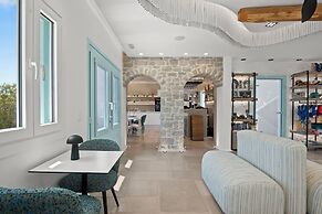 Majo Suites Hotel