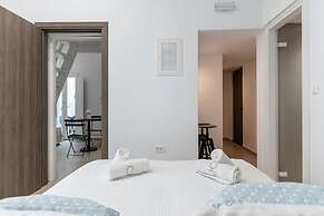 Majo Suites Hotel