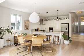 Executive State-Of-The-Art Home - Spa