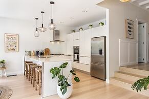 Executive State-Of-The-Art Home - Spa