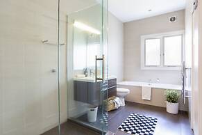 Executive State-Of-The-Art Home - Spa