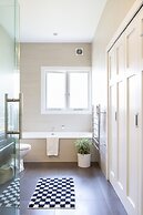 Executive State-Of-The-Art Home - Spa