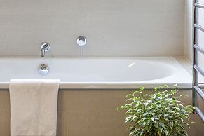 Executive State-Of-The-Art Home - Spa