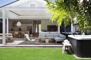 Executive State-Of-The-Art Home - Spa