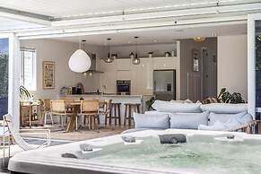 Executive State-Of-The-Art Home - Spa