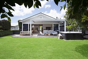 Executive State-Of-The-Art Home - Spa