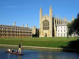 1-bed House - Sleeps 2 - Parking, Wifi