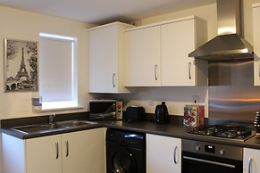 1-bed House - Sleeps 2 - Parking, Wifi