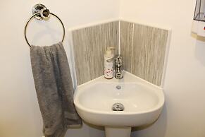 Beautiful 1-bed House in Peterborough