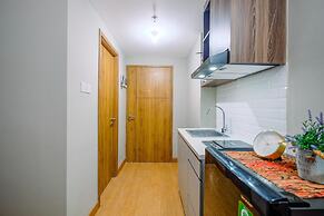 Comfortable Pool View Studio Room At Gateway Park Lrt City Bekasi Apar