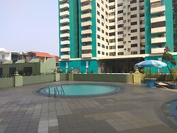 Spacious And Homey 3Br At Kondominium Rajawali Apartment