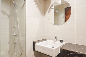 Nice And Comfort Studio At West Vista Apartment