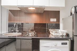 Nice And Comfort Studio At West Vista Apartment