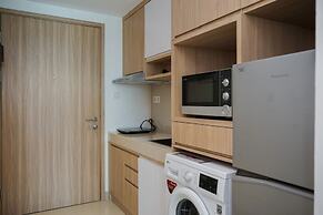 Comfy And Minimalist Studio At Embarcadero Bintaro Apartment