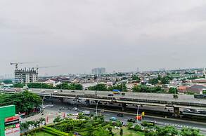 Warm And Cozy 2Br At Green Pramuka City Apartment