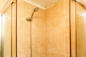 Cozy Stay Studio Apartment (No Kitchen) At Metropark Condominium Jabab