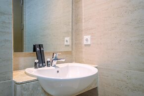 Comfortable And Minimalist 2Br At Gold Coast Apartment