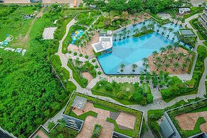 Comfortable And Minimalist 2Br At Gold Coast Apartment