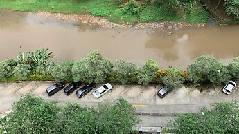 Stunning Studio Apartment At Belmont Residence Puri